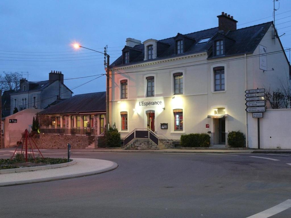 Hotel L'Esperance Vitre Buitenkant foto